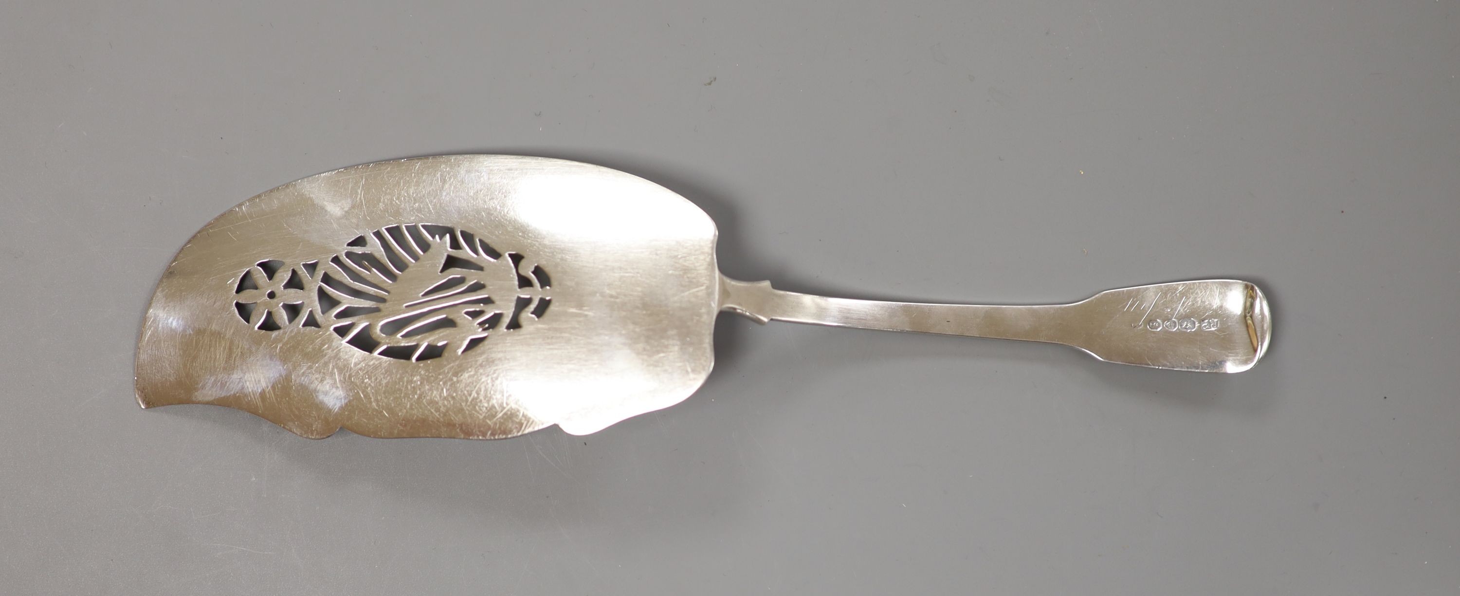 A George IV silver fiddle pattern fish slice, Robert Peppin, London, 1824, 28cm, 128 grams.